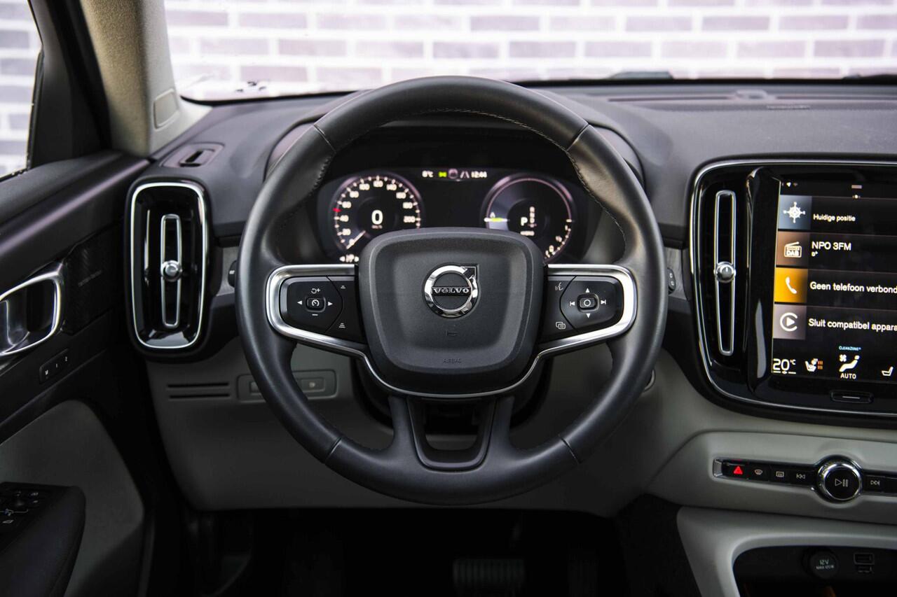 Volvo XC40 1.5 T5 Recharge Inscription | Panoramadak | Harman & Kardon | 360° camera | Stoel/stuurverwarming| Elektrisch verstelbare voorstoelen |