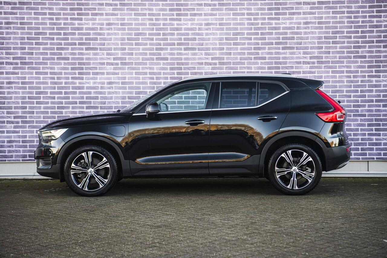 Volvo XC40 1.5 T5 Recharge Inscription | Panoramadak | Harman & Kardon | 360° camera | Stoel/stuurverwarming| Elektrisch verstelbare voorstoelen |