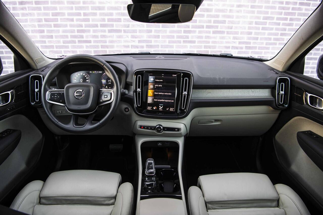 Volvo XC40 1.5 T5 Recharge Inscription | Panoramadak | Harman & Kardon | 360° camera | Stoel/stuurverwarming| Elektrisch verstelbare voorstoelen |