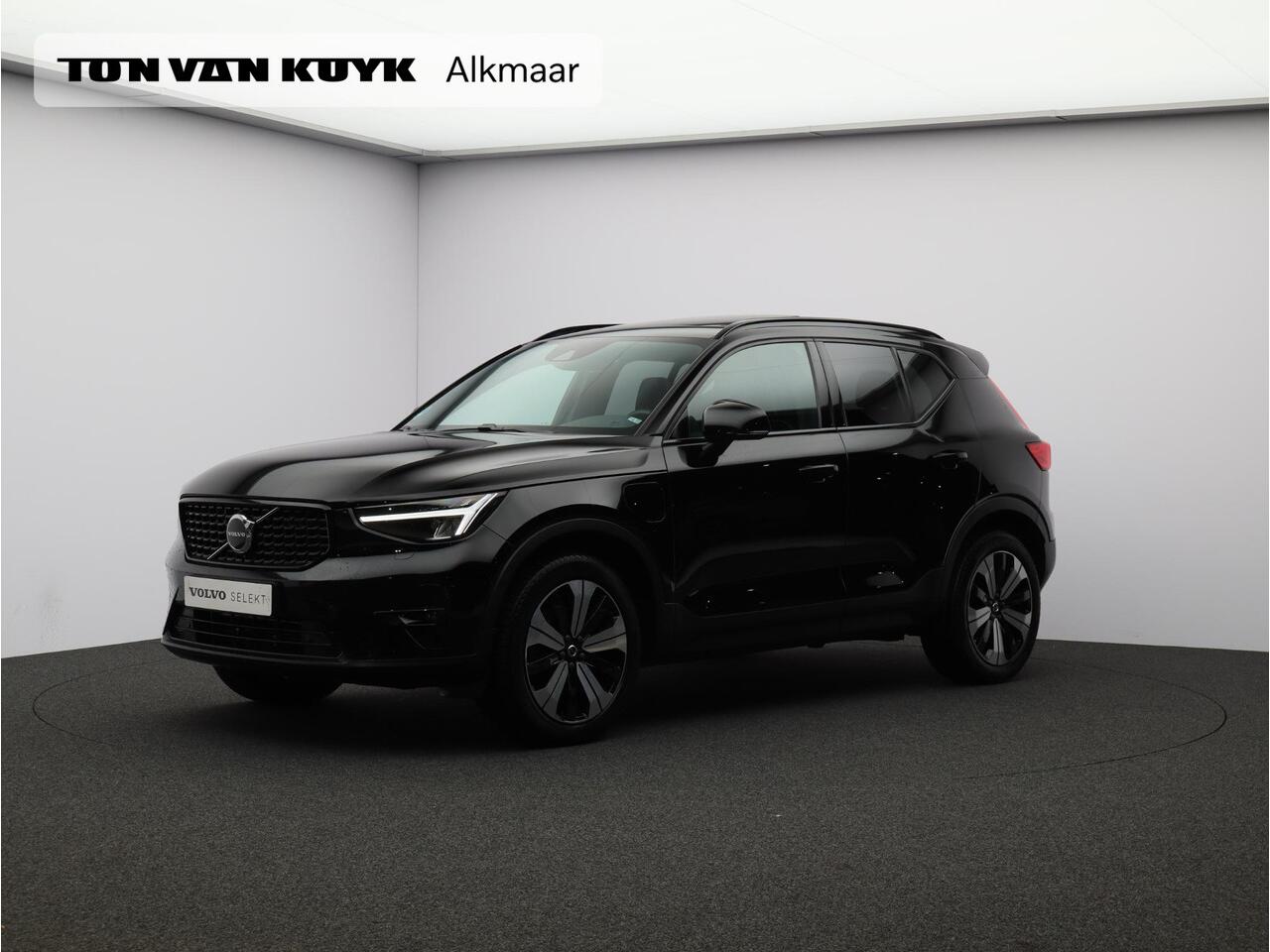 Volvo XC40 T4 Plug-in hybrid Ultimate Dark / Pan. dak / Trekhaak / Stoel+stuurverwarming / Harman Kardon / Elektr. bed. stoelen