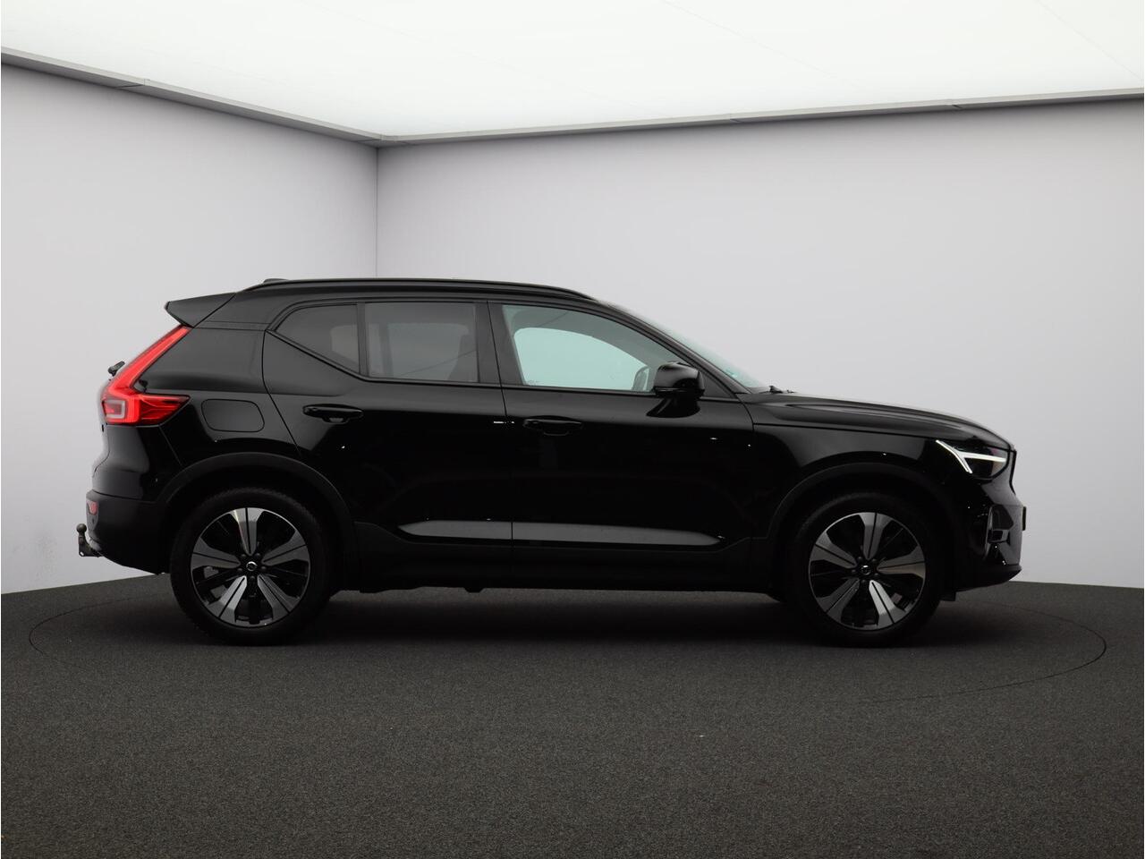 Volvo XC40 T4 Plug-in hybrid Ultimate Dark / Pan. dak / Trekhaak / Stoel+stuurverwarming / Harman Kardon / Elektr. bed. stoelen