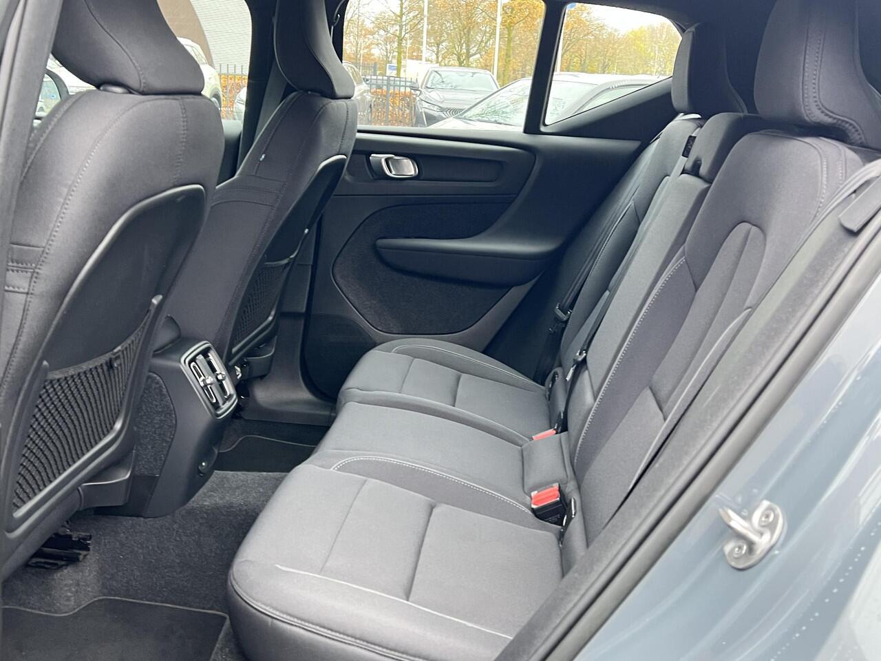 Volvo XC40 Recharge Core 70 kWh VAN: 33.900,- VOOR: 30.877,- UW EINDEJAARSVOORDEEL: 3.023,- | ACHTERUITRIJCAMERA | APPLE CARPLAY | CRUISE CONTROL | DRAADLOZE TELEFOON LADER |
