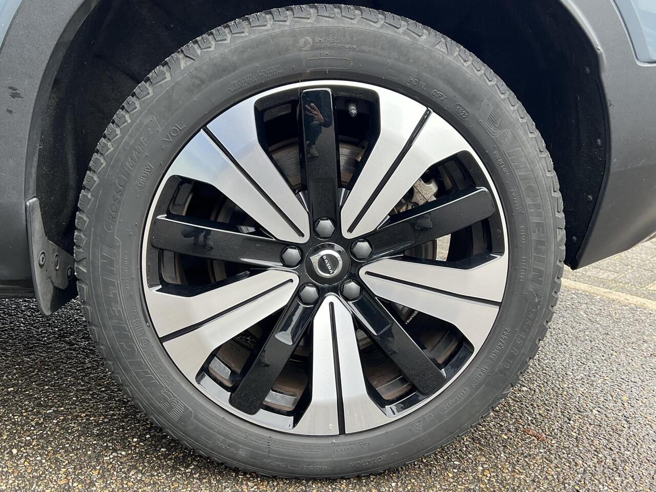 Volvo XC40 Recharge Core 70 kWh VAN: 33.900,- VOOR: 30.877,- UW EINDEJAARSVOORDEEL: 3.023,- | ACHTERUITRIJCAMERA | APPLE CARPLAY | CRUISE CONTROL | DRAADLOZE TELEFOON LADER |