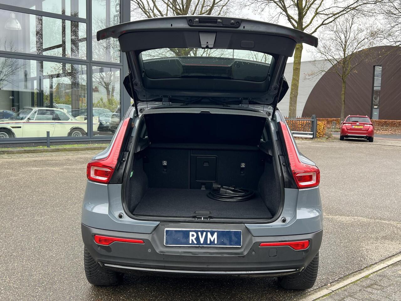 Volvo XC40 Recharge Core 70 kWh VAN: 33.900,- VOOR: 30.877,- UW EINDEJAARSVOORDEEL: 3.023,- | ACHTERUITRIJCAMERA | APPLE CARPLAY | CRUISE CONTROL | DRAADLOZE TELEFOON LADER |