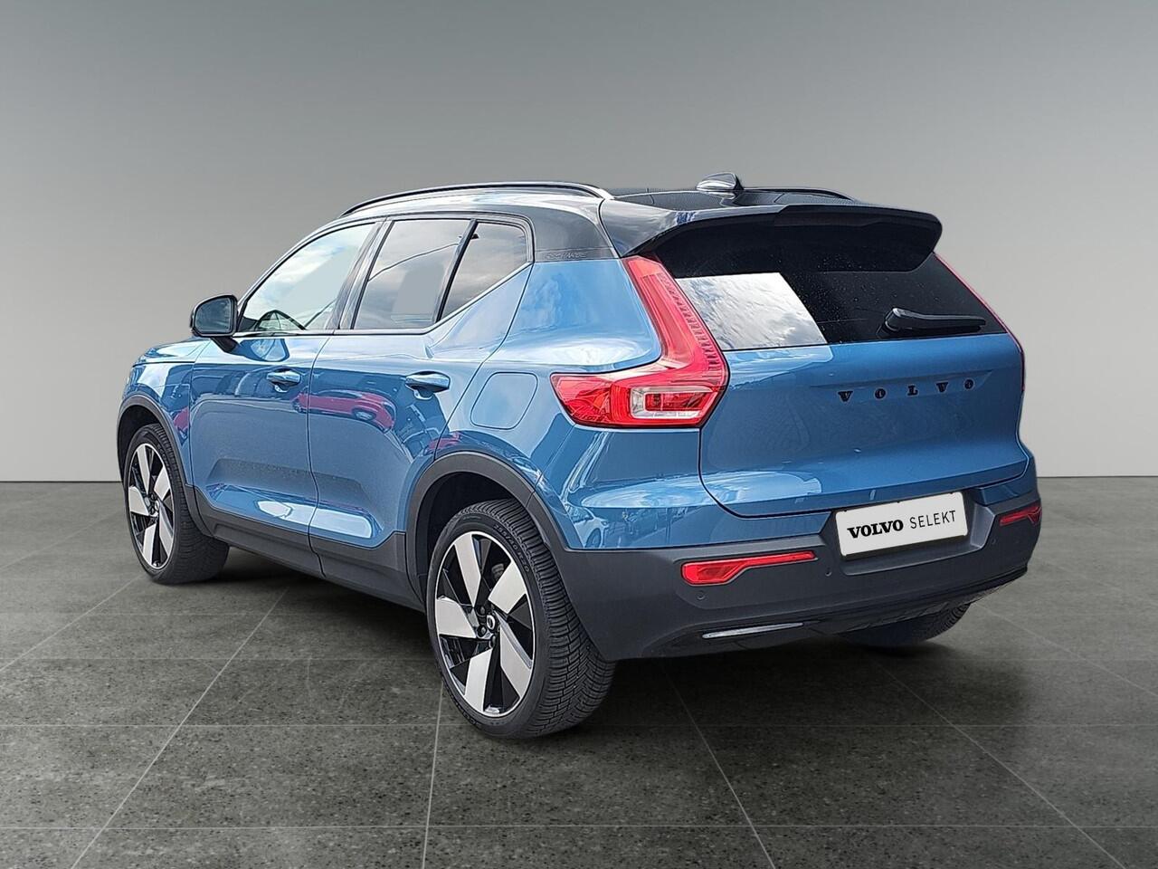 Volvo XC40 Recharge Core 70 kWh | Trekhaak | Stoelverwarming | Apple Carplay | 20 inch velgen |