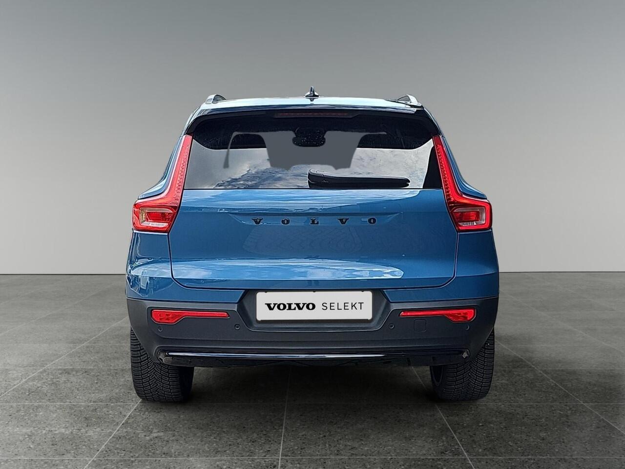 Volvo XC40 Recharge Core 70 kWh | Trekhaak | Stoelverwarming | Apple Carplay | 20 inch velgen |