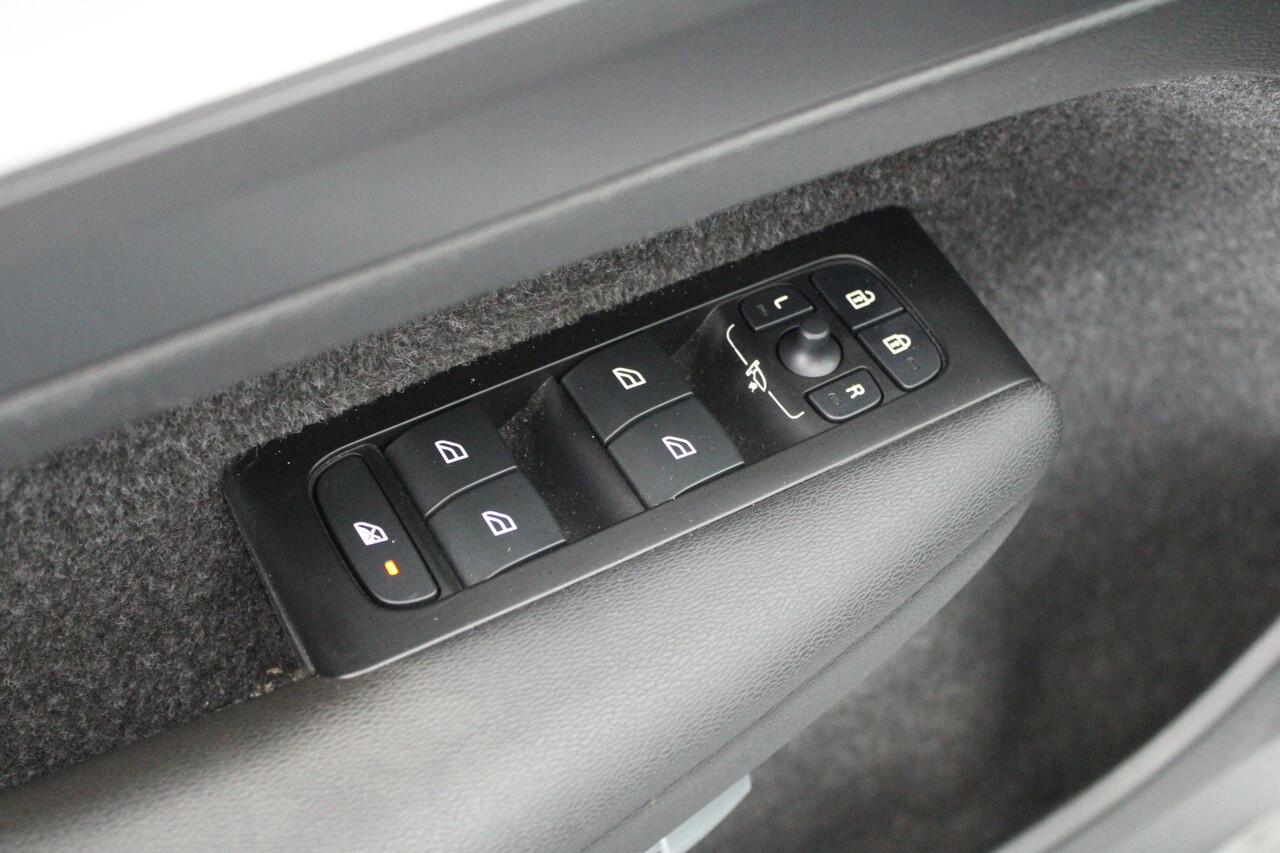 Volvo XC40 1.5 129pk Automaat T2 Core Camera Keyless Stoelverwarming Navigatie