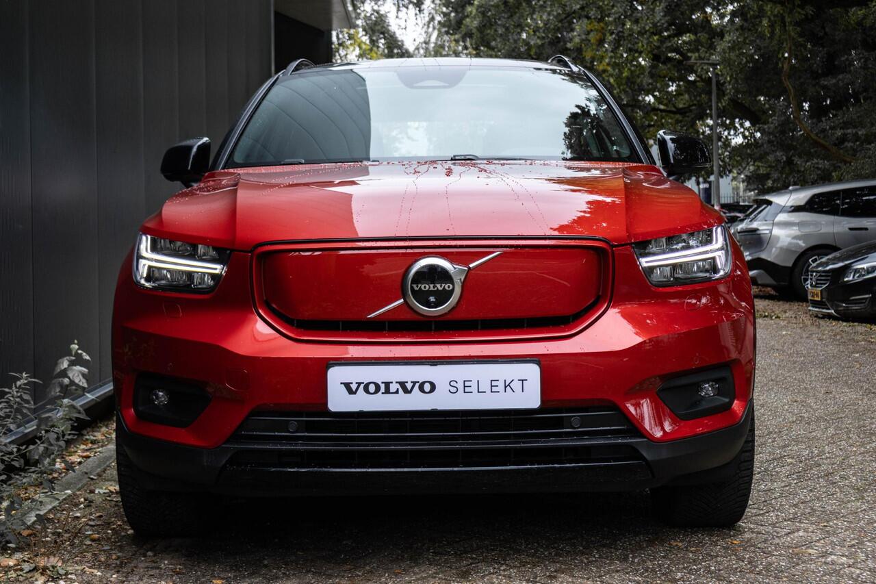 Volvo XC40 Recharge Pro | Trekhaak | 360 graden Camera | Panoramisch schuif-/kanteldak | All Season banden | Dodehoekbewaking | Apple Car Play | Elektrische achterklep | Elektrisch verstelbare bestuurdersstoel met memory |