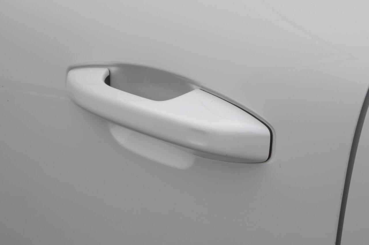 Volvo XC40 T4 211PK Automaat Recharge R-Design / Cruise control / leder met alcantara / elektrische achterklep / keyless entry / Apple carplay / Parkeersensoren met camera / getinte ramen /