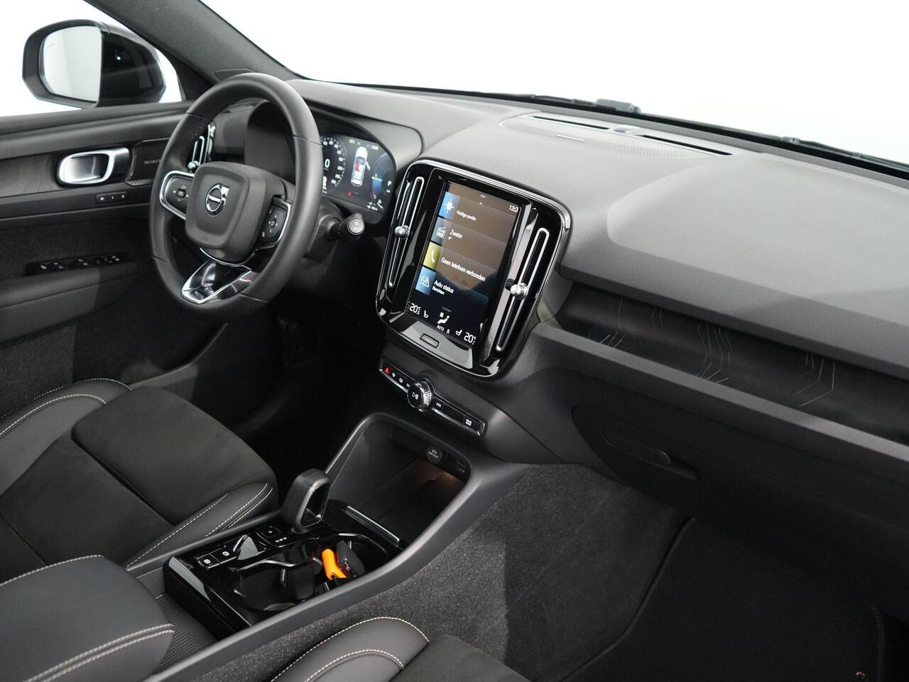 Volvo XC40 1.5 T4 Recharge Inscription | R-Design | Facelift | Pano | Ultimate Dark| Blis | Camera | H&K |