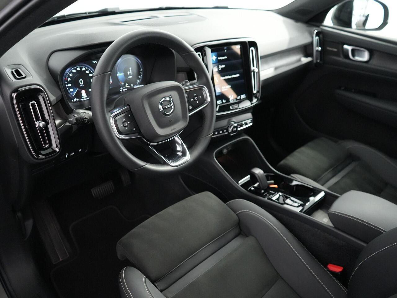 Volvo XC40 1.5 T4 Recharge Inscription | R-Design | Facelift | Pano | Ultimate Dark| Blis | Camera | H&K |