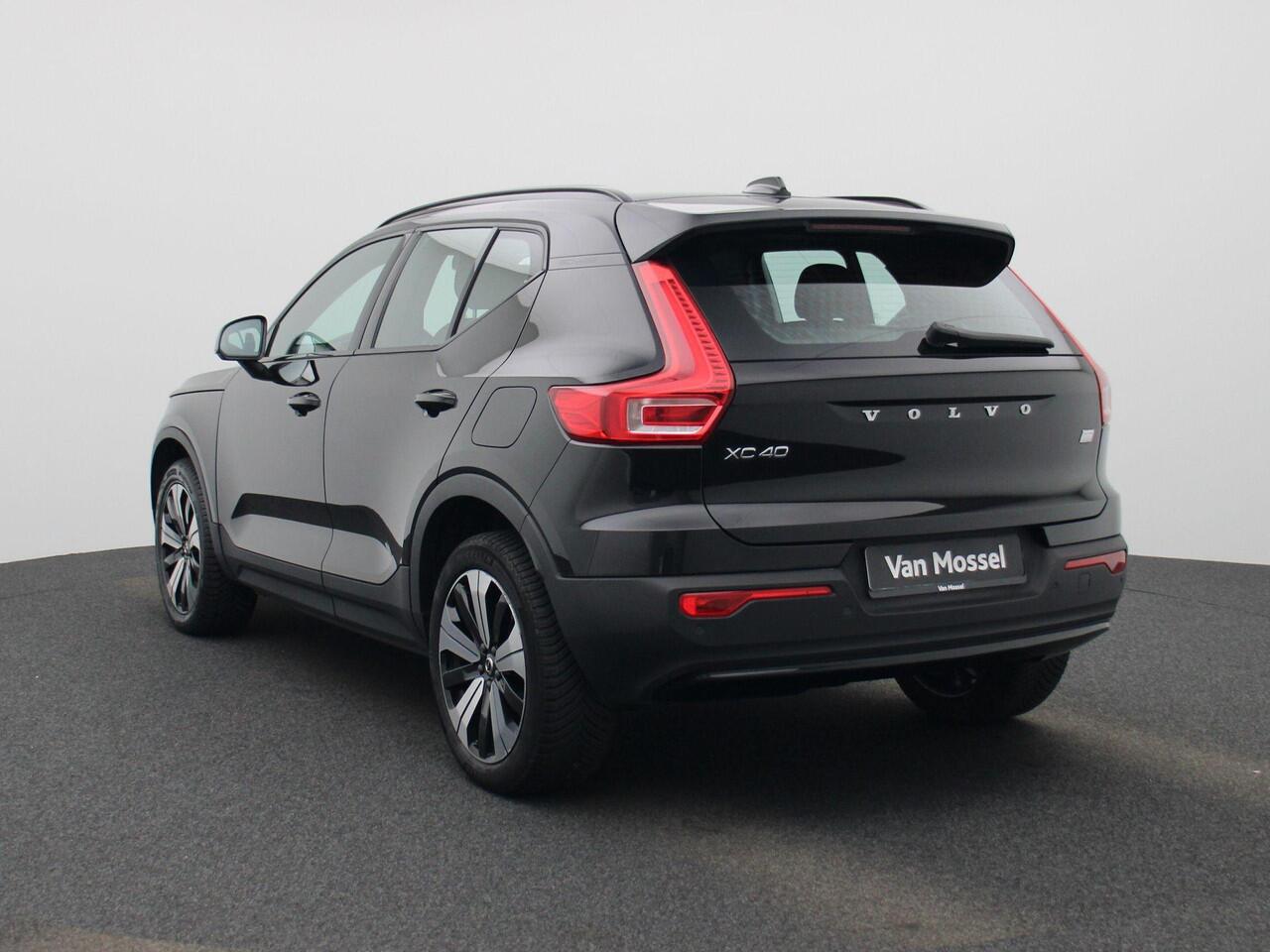 Volvo XC40 Recharge Core 232PK | Allseason-banden | Grootlicht-assistent | Achteruitrijcamera + parkeersensoren | Climate control | Apple CarPlay & Android Auto