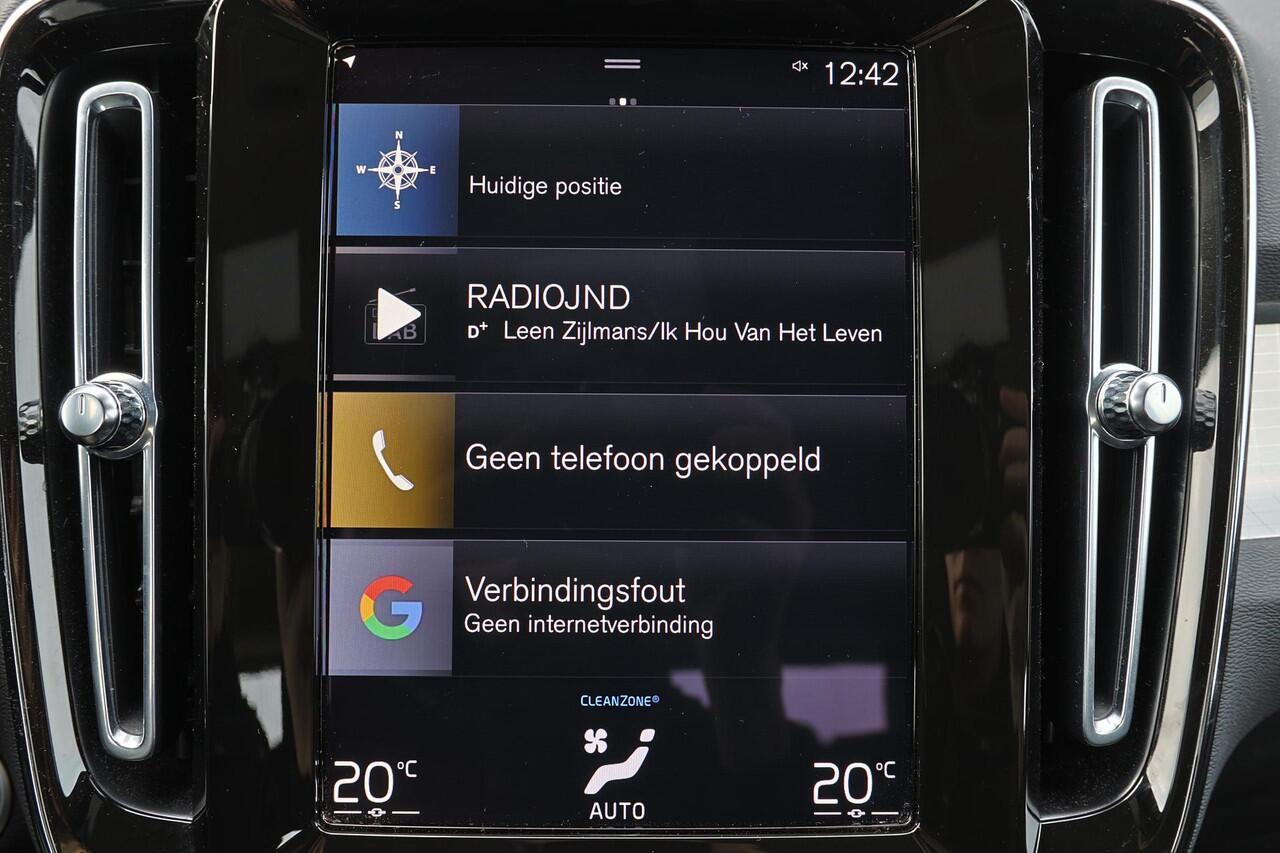 Volvo XC40 T2 Momentum - AUTOMAAT - Sensus Navigatie - LED-koplampen - Cruise Control - Climate control - Parkeersensoren achter - 19' LMV