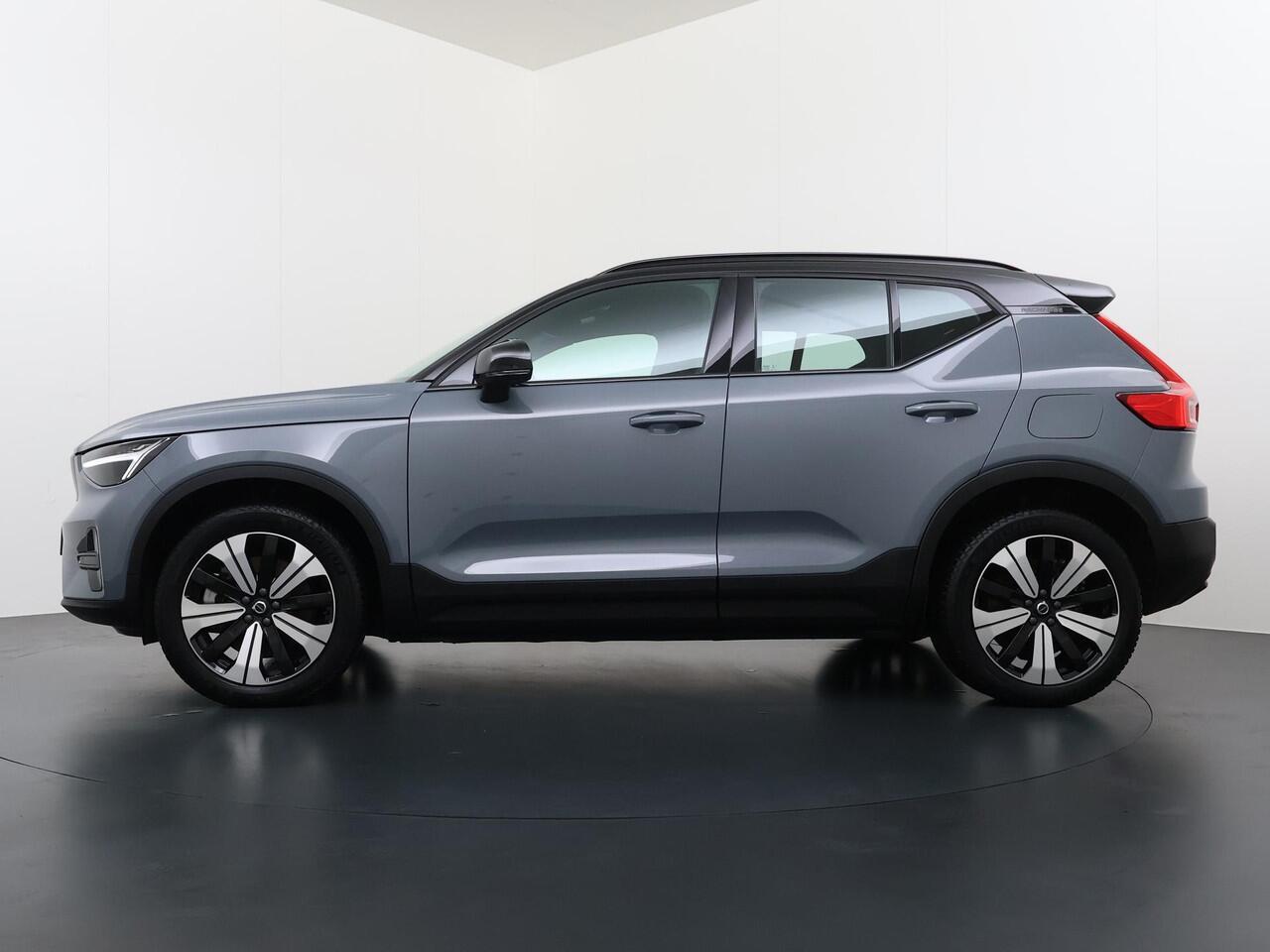 Volvo XC40 Recharge Core 70 kWh VAN ¤32.900,- nu voor slechts ¤29.770,- Uw LENTEVOORDEEL ¤3.130,-!| ACHTERUITRIJCAMERA | APPLE CARPLAY | CRUISE CONTROL | DRAADLOZE TELEFOON LADER | RIJKLAARPRIJS INCL. 12 MND BOVAG GARANTIE