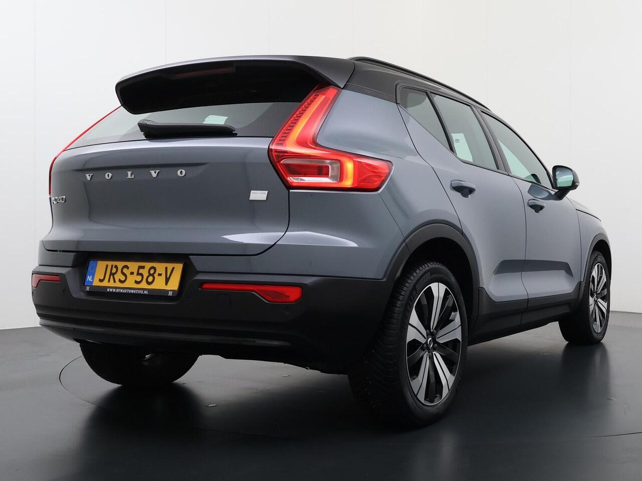 Volvo XC40 Recharge Core 70 kWh VAN ¤32.900,- nu voor slechts ¤29.770,- Uw LENTEVOORDEEL ¤3.130,-!| ACHTERUITRIJCAMERA | APPLE CARPLAY | CRUISE CONTROL | DRAADLOZE TELEFOON LADER | RIJKLAARPRIJS INCL. 12 MND BOVAG GARANTIE