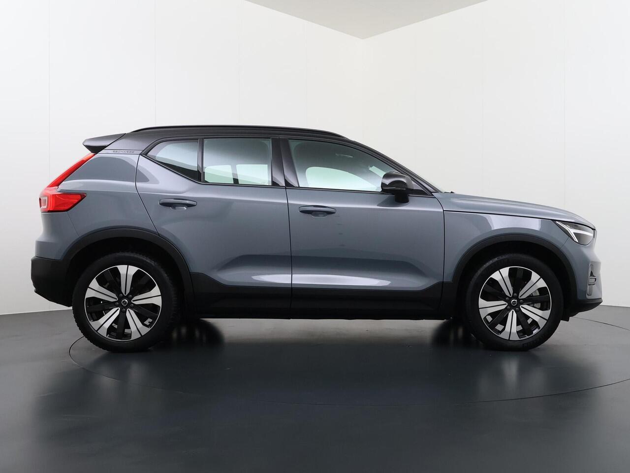 Volvo XC40 Recharge Core 70 kWh VAN ¤32.900,- nu voor slechts ¤29.770,- Uw LENTEVOORDEEL ¤3.130,-!| ACHTERUITRIJCAMERA | APPLE CARPLAY | CRUISE CONTROL | DRAADLOZE TELEFOON LADER | RIJKLAARPRIJS INCL. 12 MND BOVAG GARANTIE