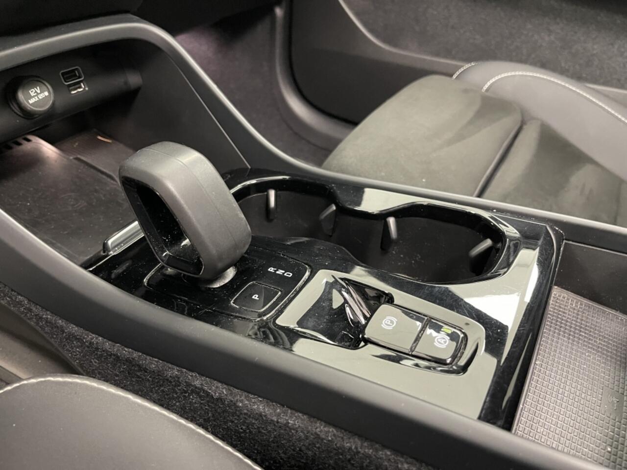 Volvo XC40 1.5 T4 PHEV Ultimate Dark | Autopilot | Harman/Kardon | Panorama