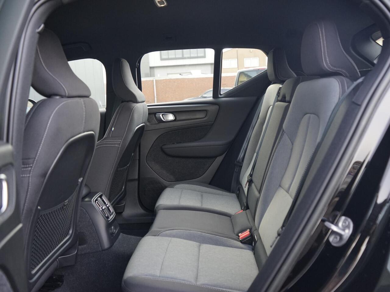 Volvo XC40 1.5 T4 Plug-in hybrid Plus Dark Dealeronderh. / Elektr. verstelb. best. stoel / Harman Kardon / Achteruitrijcamera / PDC / DAB radio