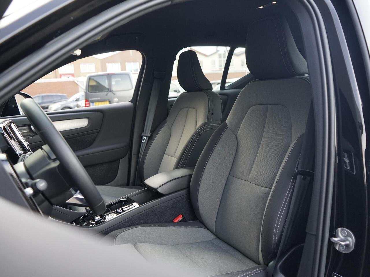 Volvo XC40 1.5 T4 Plug-in hybrid Plus Dark Dealeronderh. / Elektr. verstelb. best. stoel / Harman Kardon / Achteruitrijcamera / PDC / DAB radio