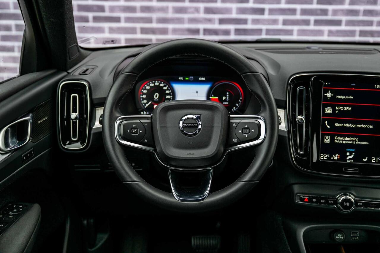 Volvo XC40 1.5 T4 Plug-in hybrid Plus Dark | Trekhaak | Stoel en Stuurverwarming | Harman Kardon | 19" Velgen | LED mistlampen |