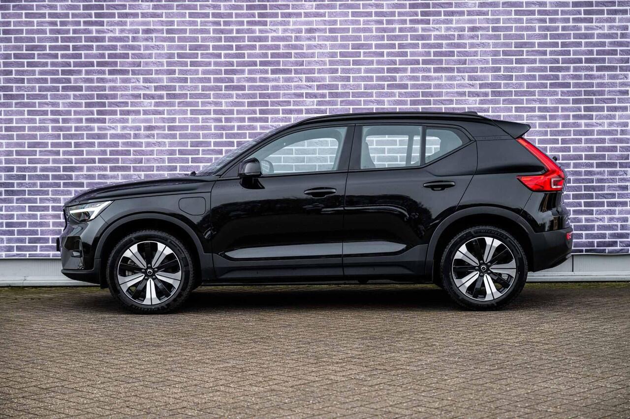 Volvo XC40 1.5 T4 Plug-in hybrid Plus Dark | Trekhaak | Stoel en Stuurverwarming | Harman Kardon | 19" Velgen | LED mistlampen |