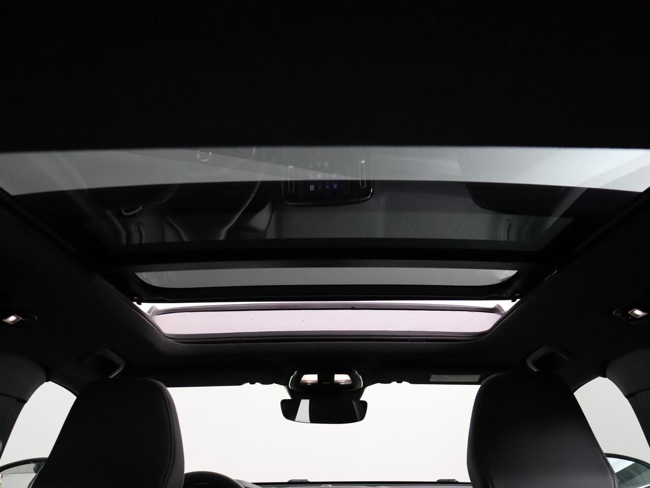 Volvo XC40 Recharge Pro Two Tone | SoH 93,7% | Panoramadak | Pilot Assist | 360° Camera!