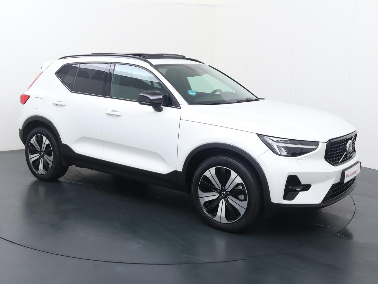 Volvo XC40 1.5 T5 Plug-in hybrid Ultimate Dark | 262 Pk | SoH 92% | Panoramadak | Wegklapbare trekhaak | Stoel-Stuur verwarming | Apple carplay - Androidauto | Navigatie |