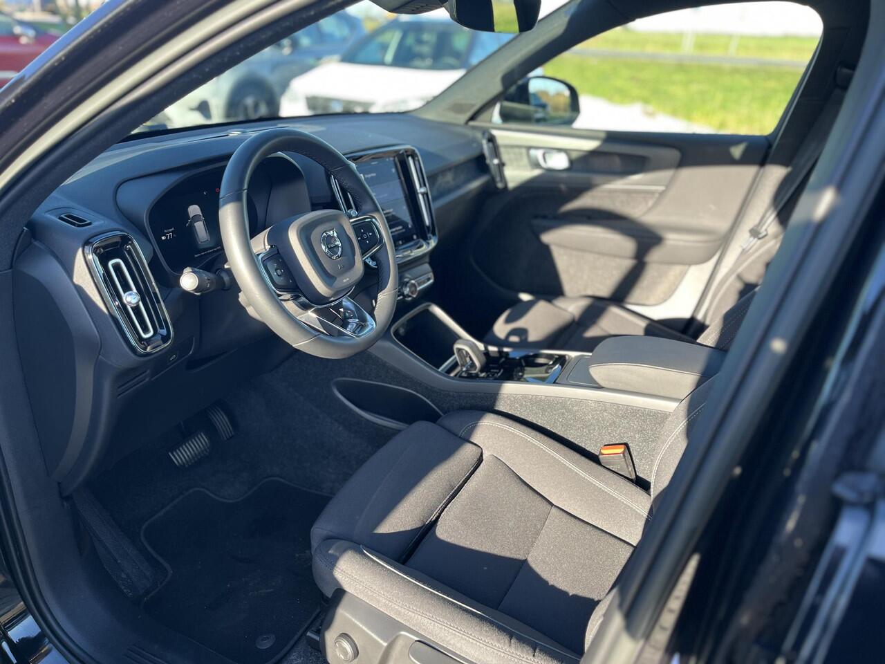 Volvo XC40 Recharge Core | Adaptieve Cruise Control | Google Maps Navigatie | 19 Inch Velgen |