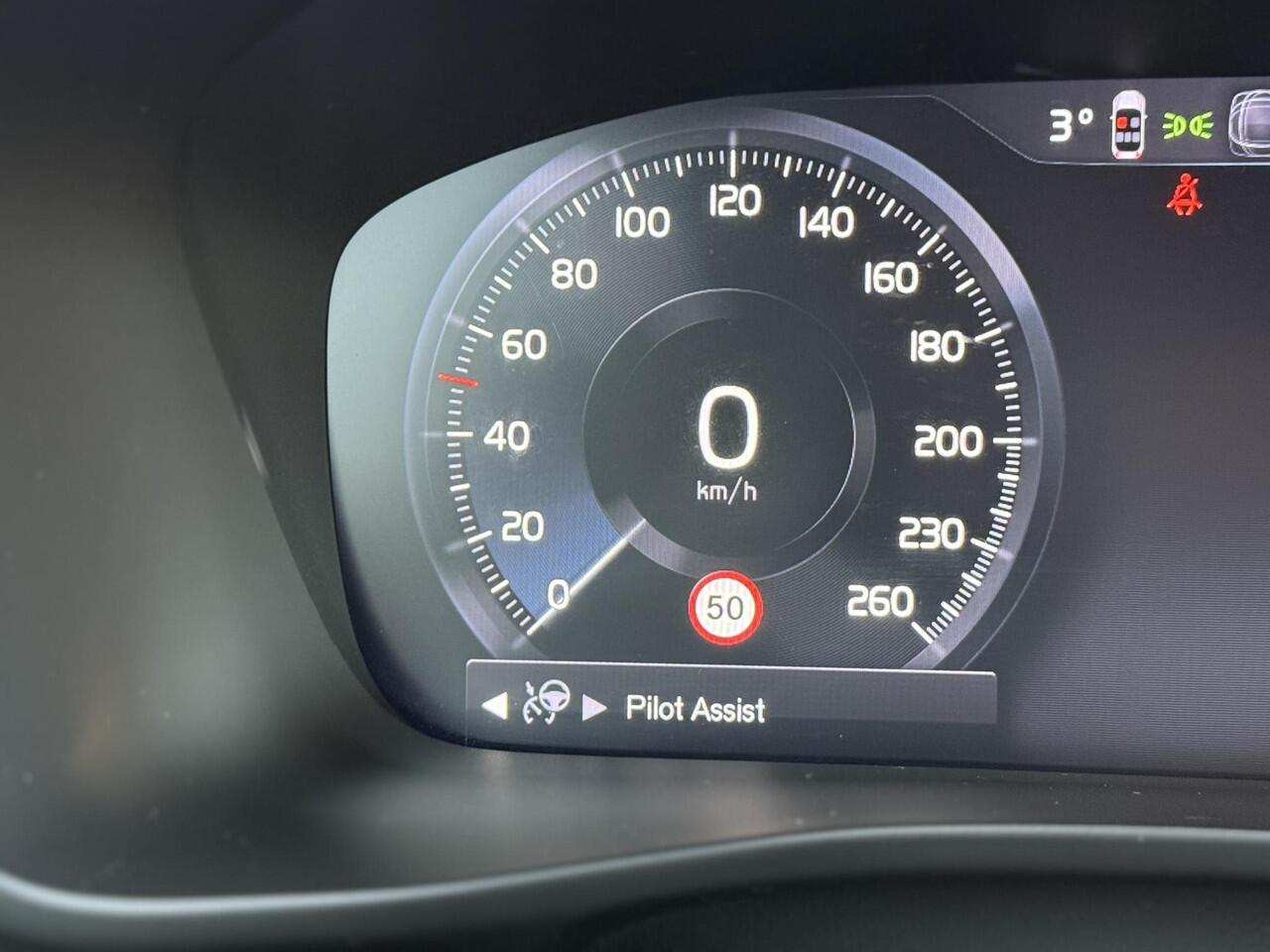 Volvo XC40 1.5 T2 Momentum Business LED | Keyless Entry/Start | parkeercamera | Parkeersensoren voor+achter | Adaptieve cruise control | Apple CarPlay/Android Auto |