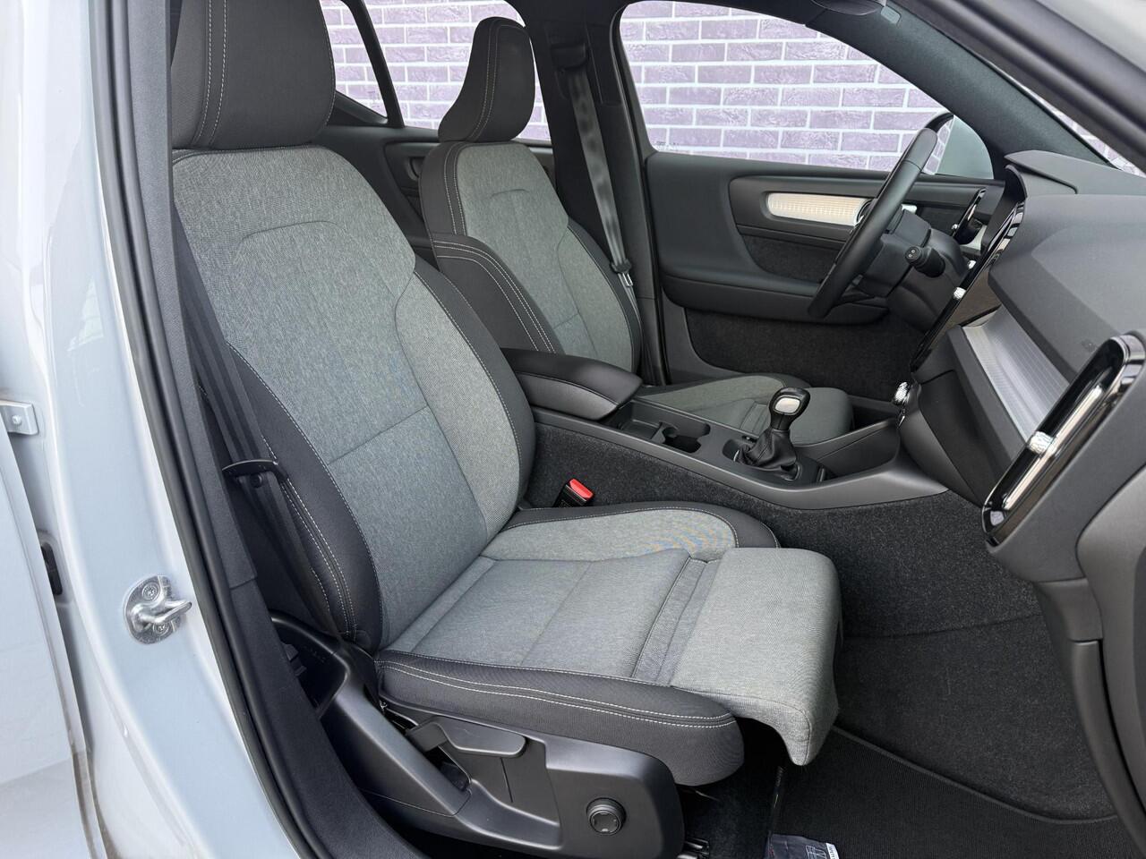 Volvo XC40 1.5 T2 Momentum Business LED | Keyless Entry/Start | parkeercamera | Parkeersensoren voor+achter | Adaptieve cruise control | Apple CarPlay/Android Auto |