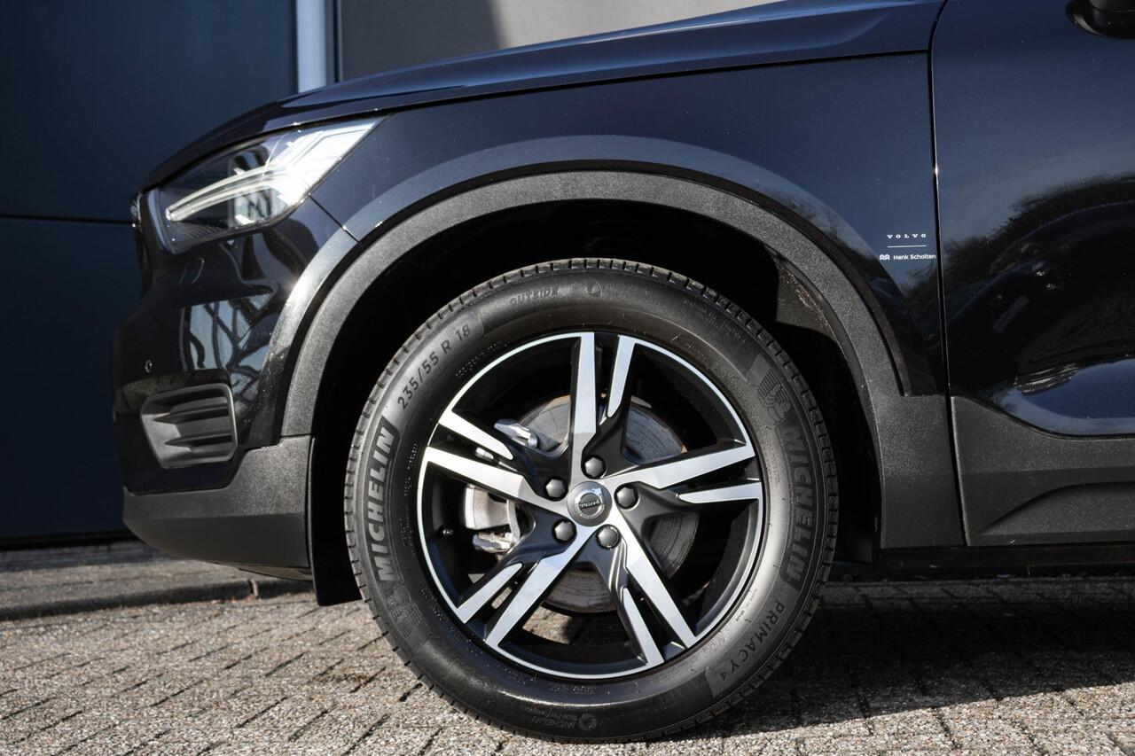 Volvo XC40 2.0 B4 R-Design | Semi Elektrische Trekhaak | Navigatie | Parkeercamera | Parkeersensoren rondom | Apple Car Play | Adaptieve Cruise Control | Climate Control |