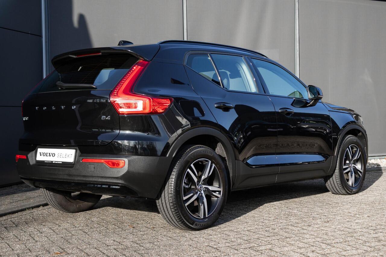 Volvo XC40 2.0 B4 R-Design | Semi Elektrische Trekhaak | Navigatie | Parkeercamera | Parkeersensoren rondom | Apple Car Play | Adaptieve Cruise Control | Climate Control |