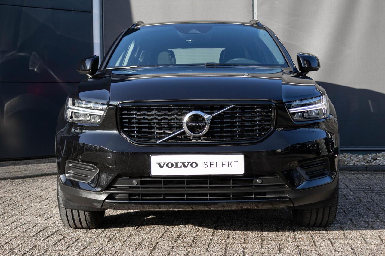 Volvo XC40 2.0 B4 R-Design | Semi Elektrische Trekhaak | Navigatie | Parkeercamera | Parkeersensoren rondom | Apple Car Play | Adaptieve Cruise Control | Climate Control |