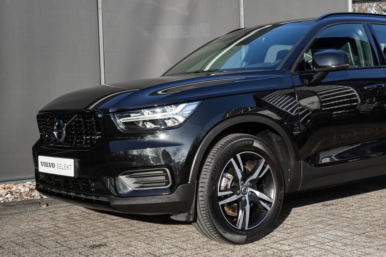Volvo XC40 2.0 B4 R-Design | Semi Elektrische Trekhaak | Navigatie | Parkeercamera | Parkeersensoren rondom | Apple Car Play | Adaptieve Cruise Control | Climate Control |