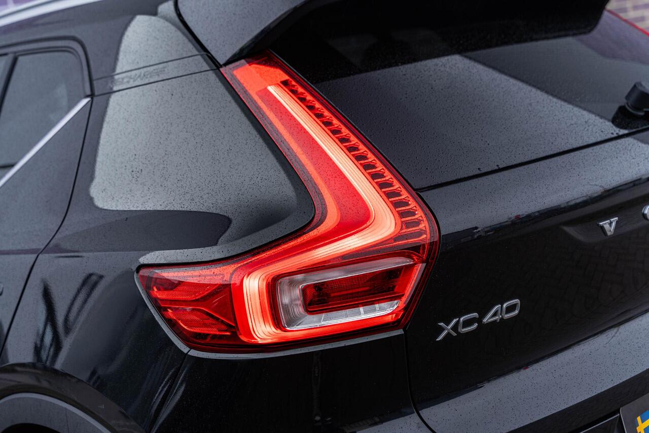 Volvo XC40 Plug-in Hybrid T4 Ultimate Bright | Facelift | Panoramadak | Lederen bekleding | Adaptive Cruise Control | 360 Camera | Stoel-/Stuurverwarming | Dodehoekdetectie | Getint Glas | Voorruitverwarming | 21" LM