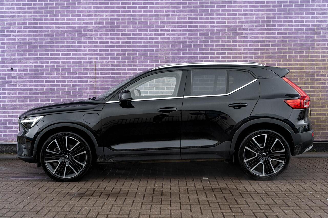 Volvo XC40 Plug-in Hybrid T4 Ultimate Bright | Facelift | Panoramadak | Lederen bekleding | Adaptive Cruise Control | 360 Camera | Stoel-/Stuurverwarming | Dodehoekdetectie | Getint Glas | Voorruitverwarming | 21" LM
