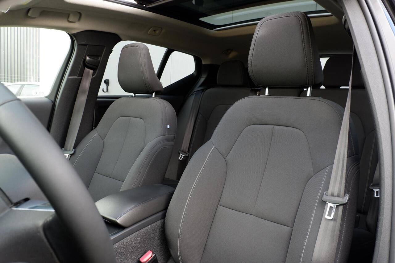 Volvo XC40 B3 Momentum Business | Panoramadak | Premium audio | Dealeronderhouden | Adaptive cruise control | Parkeersensore voor+achter | Apple carplay/Android auto | BLIS | Volvo on Call | 18 inch lichtmetalen velgen