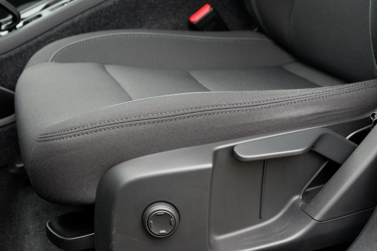 Volvo XC40 B3 Momentum Business | Panoramadak | Premium audio | Dealeronderhouden | Adaptive cruise control | Parkeersensore voor+achter | Apple carplay/Android auto | BLIS | Volvo on Call | 18 inch lichtmetalen velgen