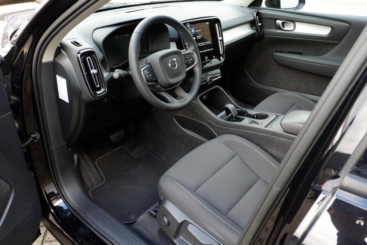Volvo XC40 B3 Momentum Business | Panoramadak | Premium audio | Dealeronderhouden | Adaptive cruise control | Parkeersensore voor+achter | Apple carplay/Android auto | BLIS | Volvo on Call | 18 inch lichtmetalen velgen