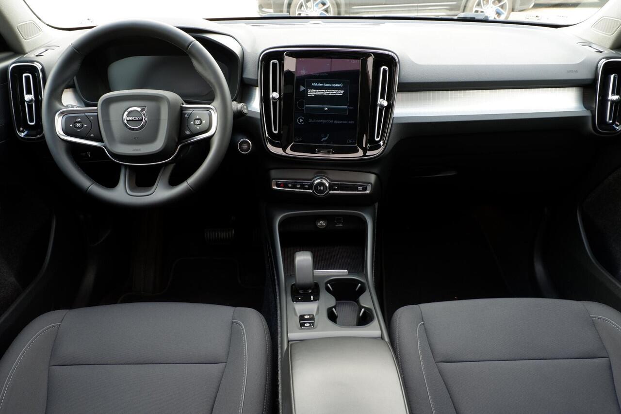 Volvo XC40 B3 Momentum Business | Panoramadak | Premium audio | Dealeronderhouden | Adaptive cruise control | Parkeersensore voor+achter | Apple carplay/Android auto | BLIS | Volvo on Call | 18 inch lichtmetalen velgen