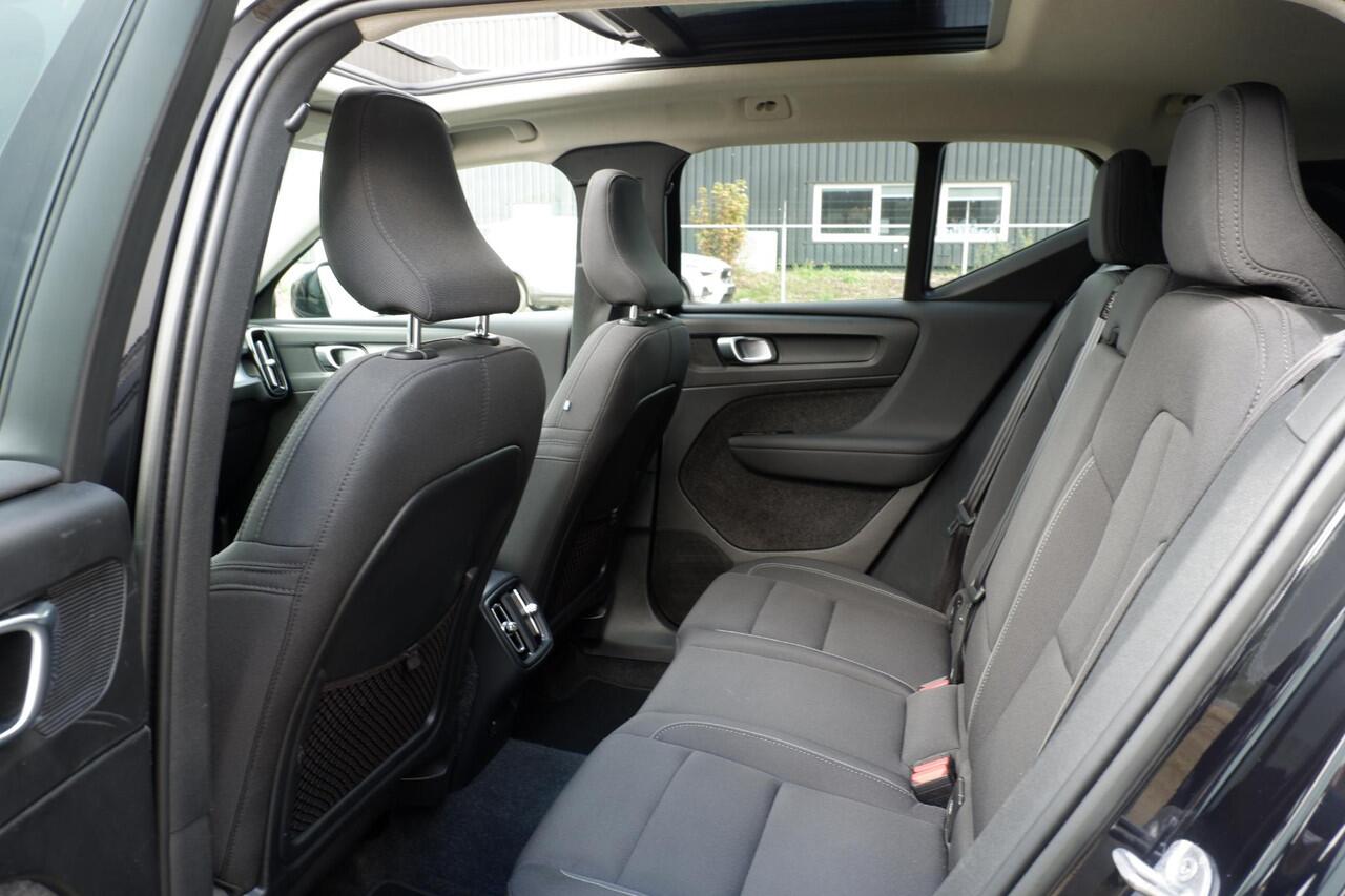 Volvo XC40 B3 Momentum Business | Panoramadak | Premium audio | Dealeronderhouden | Adaptive cruise control | Parkeersensore voor+achter | Apple carplay/Android auto | BLIS | Volvo on Call | 18 inch lichtmetalen velgen