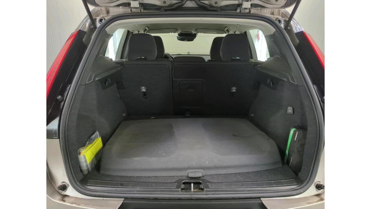 Volvo XC40 1.5 T2 Momentum NL-AUTO | TREKHAAK | STOEL VERWARMING