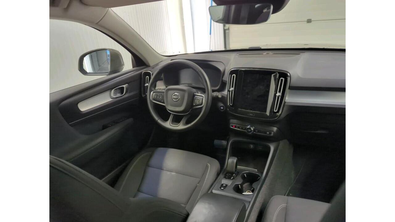 Volvo XC40 1.5 T2 Momentum NL-AUTO | TREKHAAK | STOEL VERWARMING