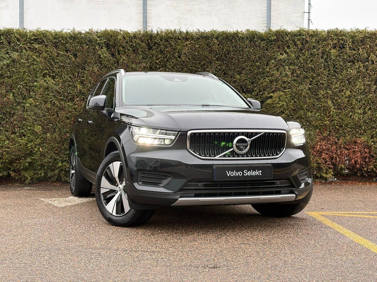 Volvo XC40 1.5 T2 Momentum Stoel/Stuurverwarming | Parkeersensoren Voor/Achter | Camera |
