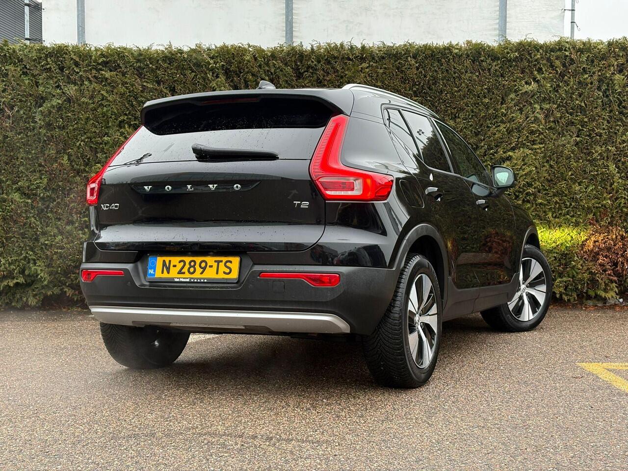 Volvo XC40 1.5 T2 Momentum Stoel/Stuurverwarming | Parkeersensoren Voor/Achter | Camera |