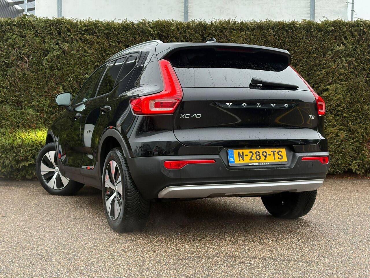 Volvo XC40 1.5 T2 Momentum Stoel/Stuurverwarming | Parkeersensoren Voor/Achter | Camera |