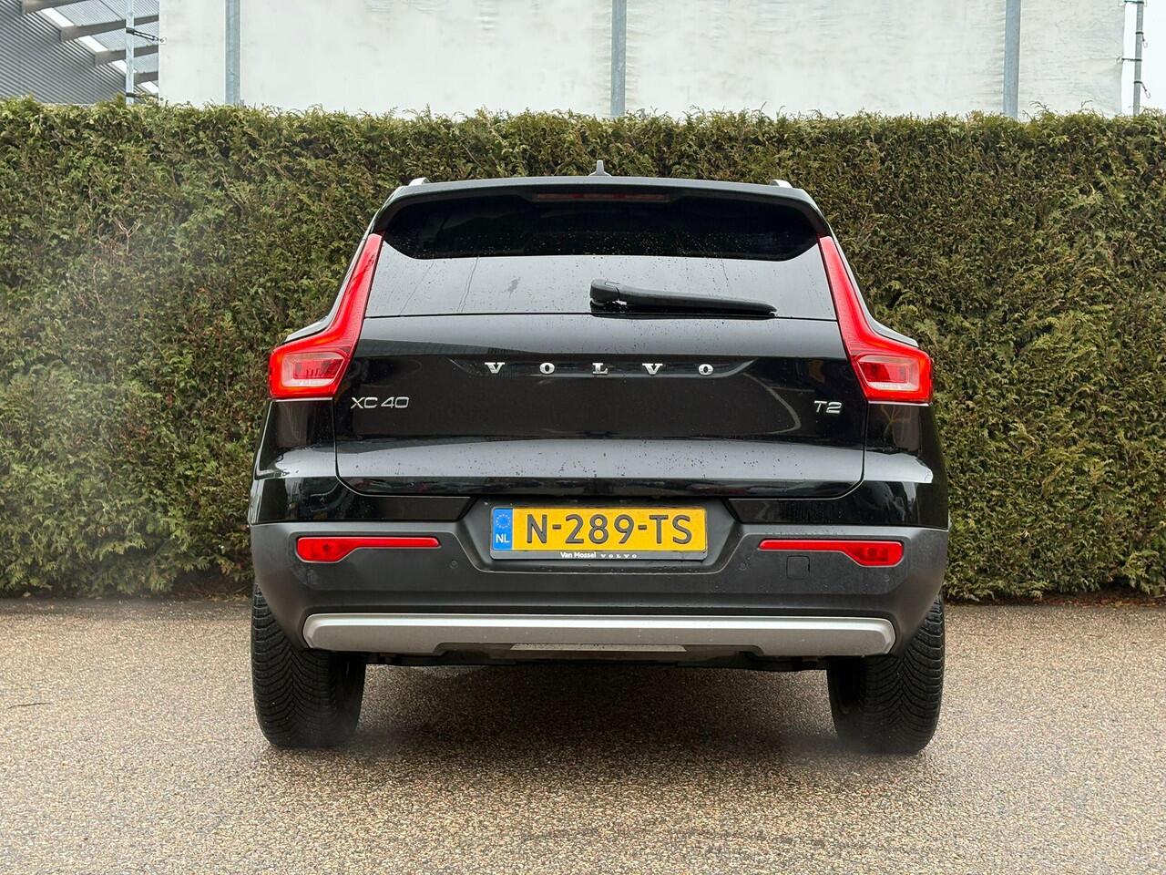 Volvo XC40 1.5 T2 Momentum Stoel/Stuurverwarming | Parkeersensoren Voor/Achter | Camera |