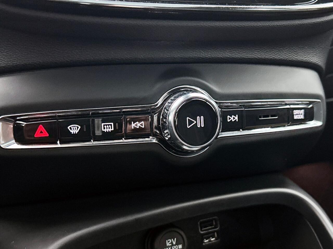 Volvo XC40 T5 Ultimate Bright | Pano | All season | Memory Seats | H&K |