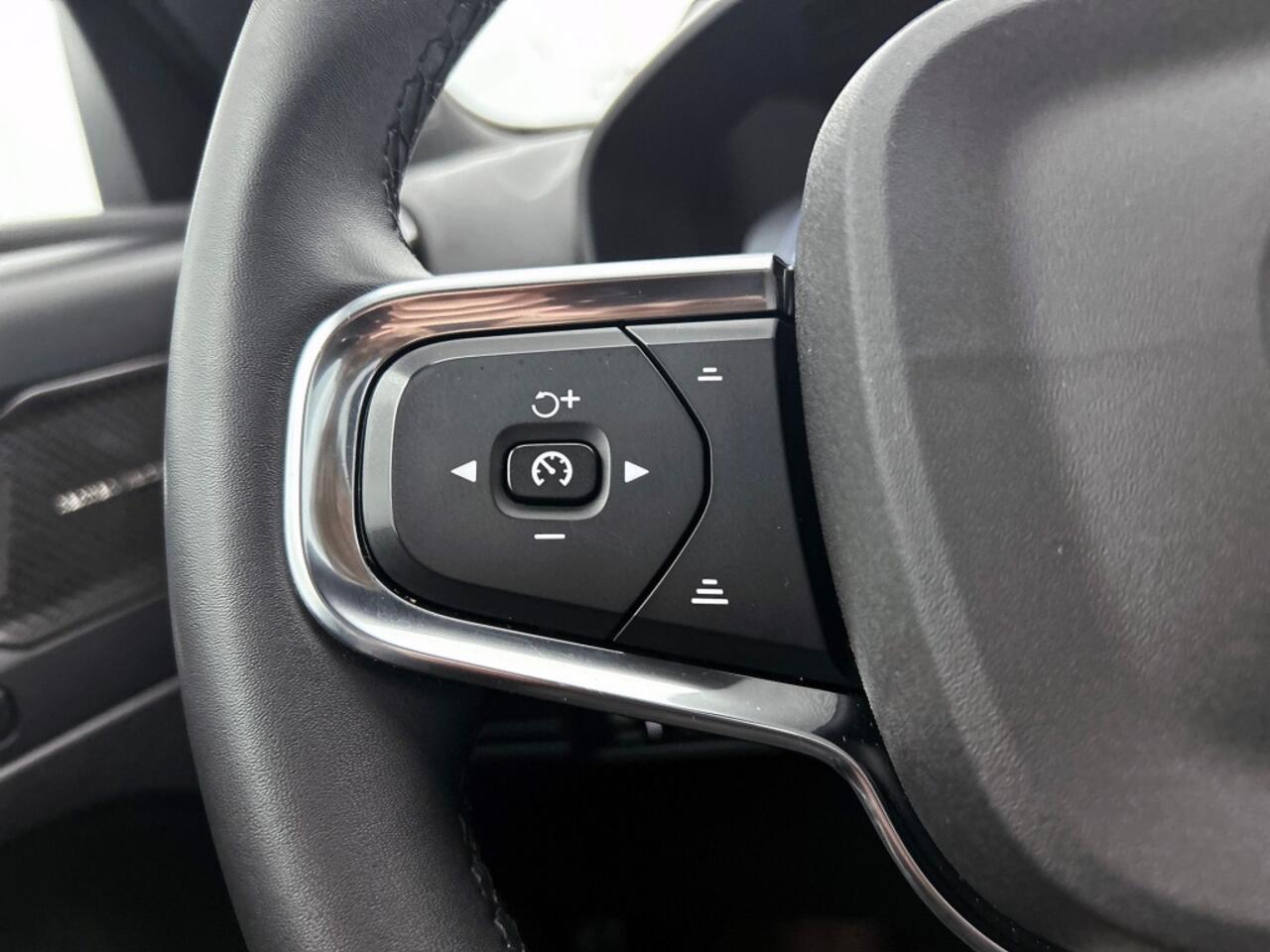 Volvo XC40 T5 Ultimate Bright | Pano | All season | Memory Seats | H&K |