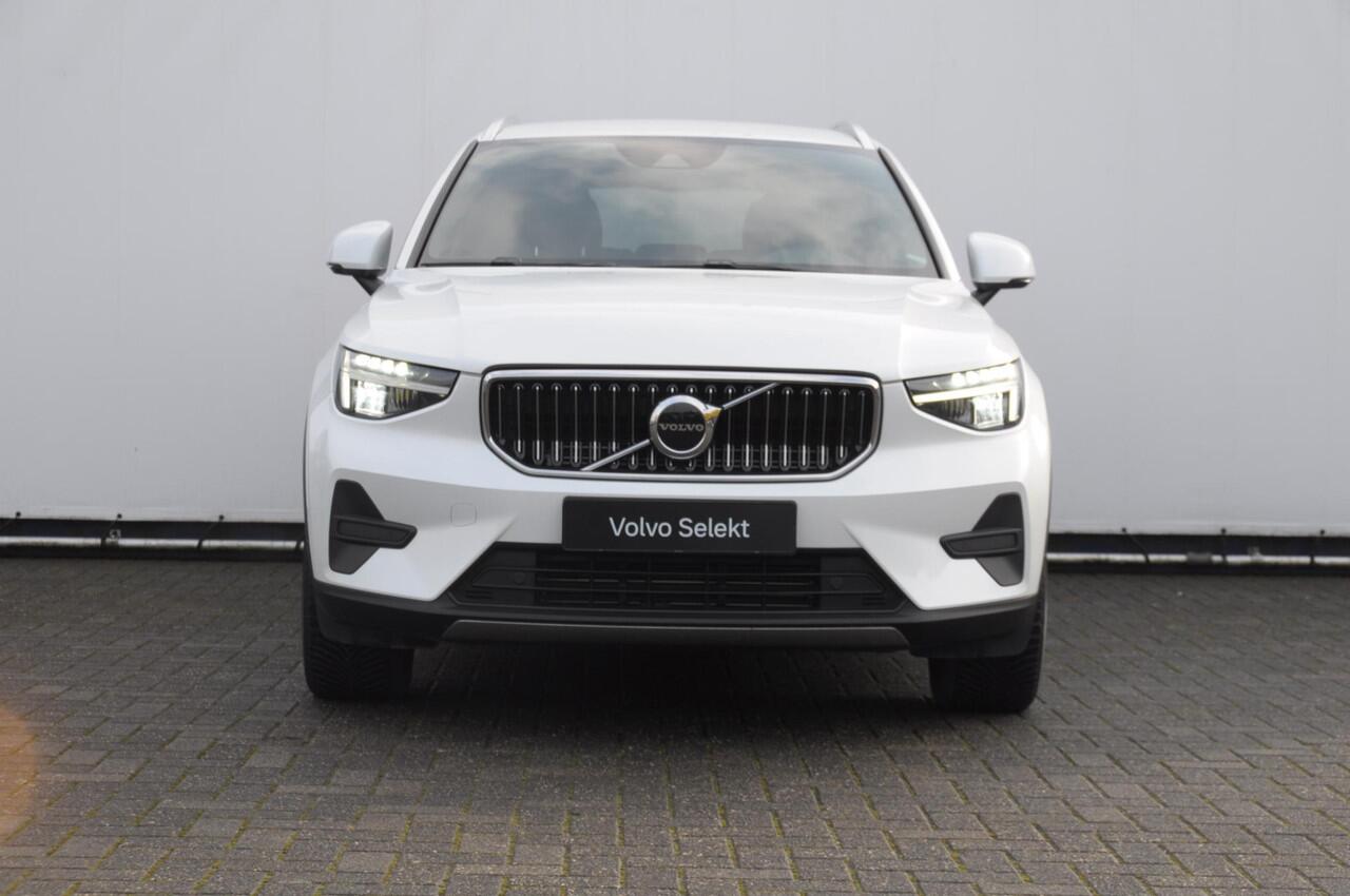 Volvo XC40 T4 211PK Automaat Core Bright / Apple carplay / Parkeersensoren met camera / Stoelverwarming / Elektrische achterklep / Keyless entry / Parkeersensoren met camera